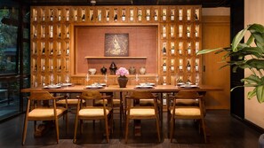 Breakfast, lunch served; local and international cuisine, pool views  - Anjali by Syphon (Siem Reap)