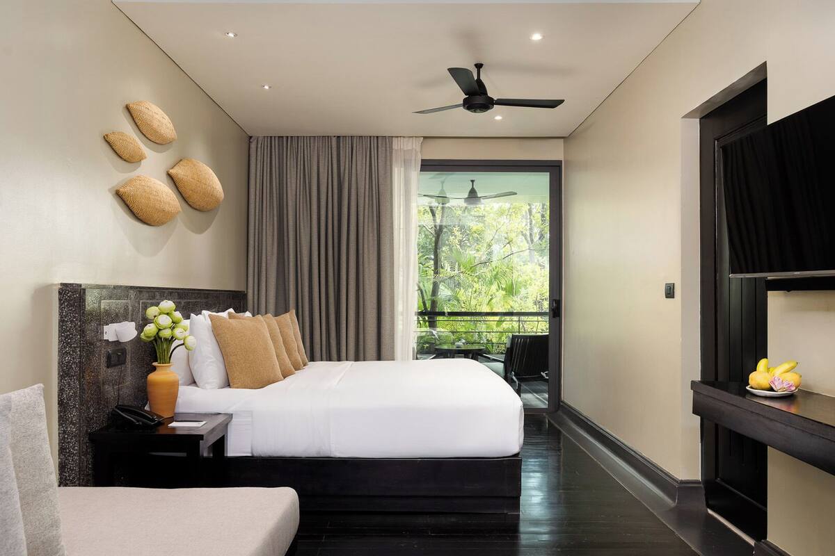 ANJALI Family Room | 高級寢具、客房內保險箱、書桌、筆電工作空間