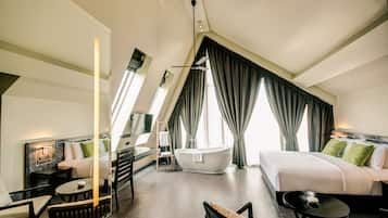 Premium bedding, in-room safe, individually decorated