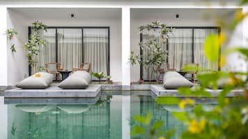 Superior Deluxe Pool Access w Free Minibar and One-Way Airport Transfer | Terrace/patio