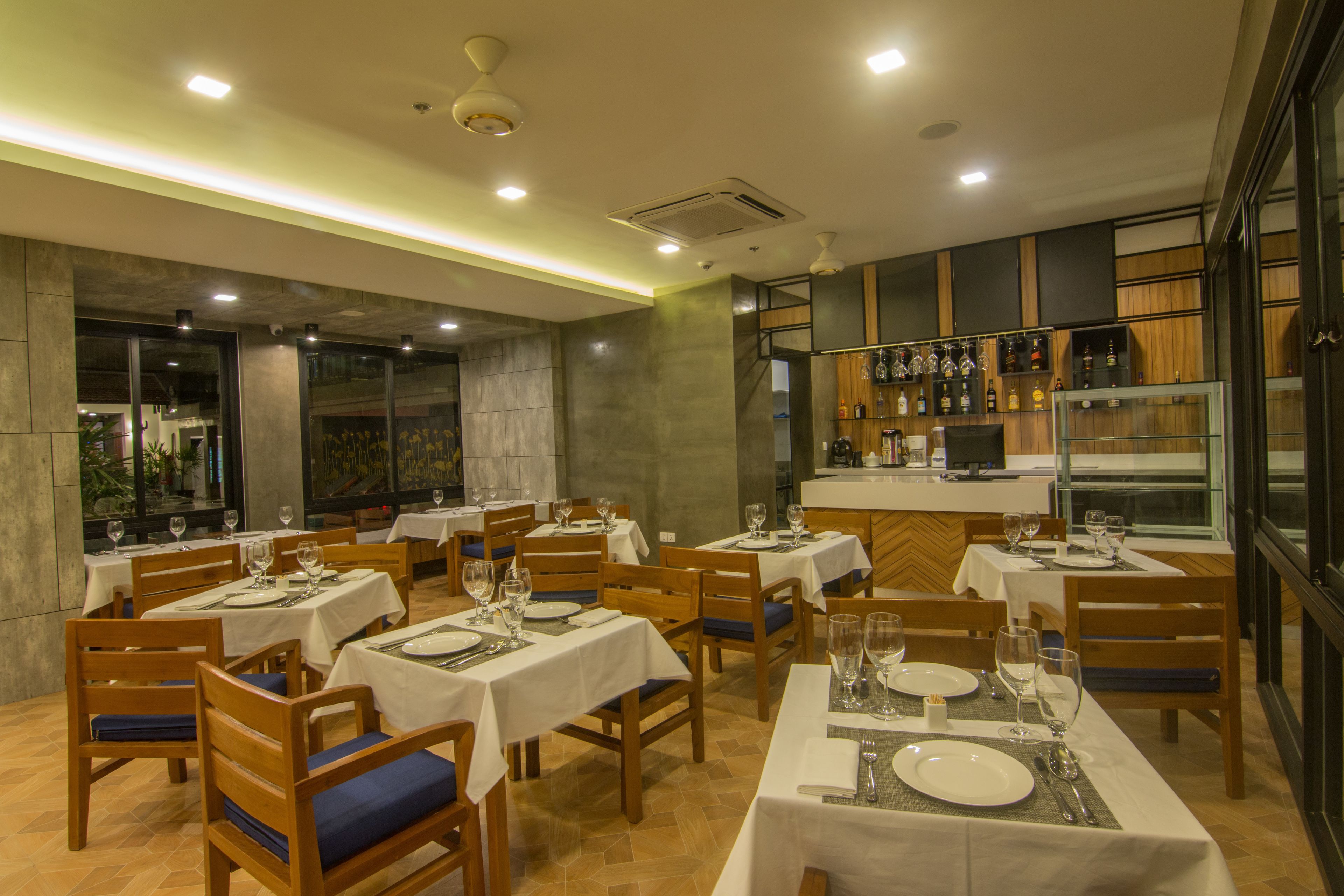 breakfast, lunch, dinner served; local and international cuisine