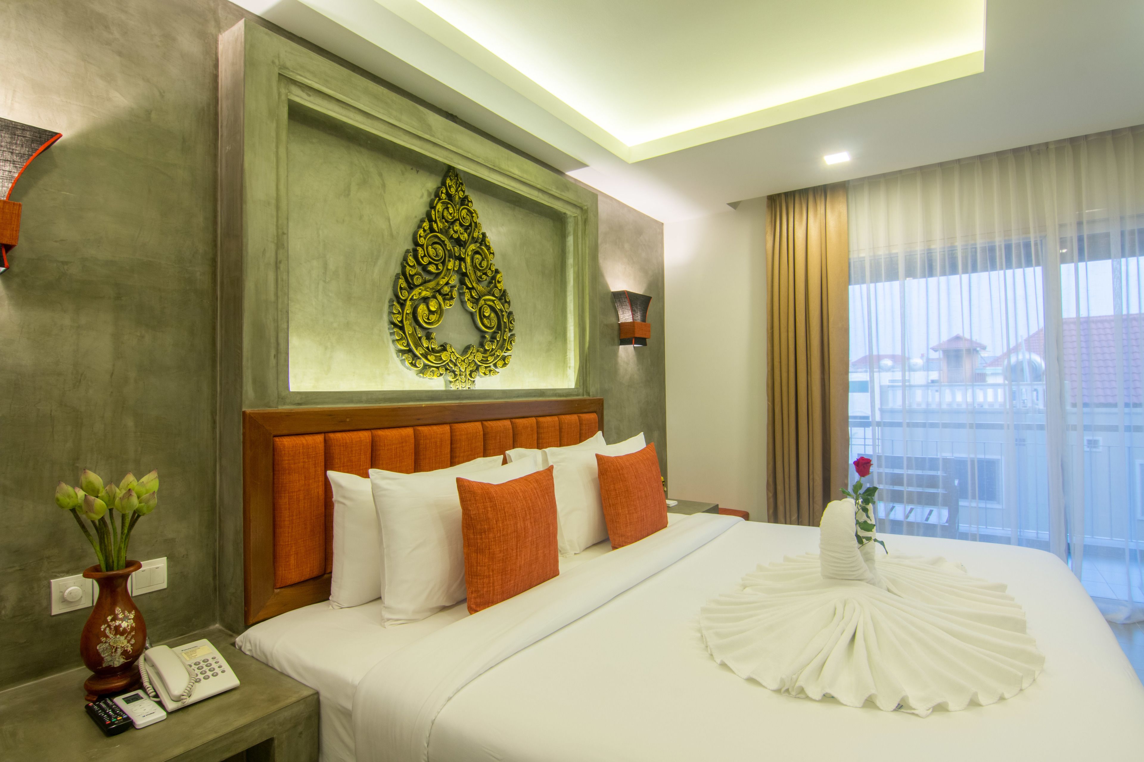 deluxe king room, balcony | 1 bedroom, minibar, in-room safe, desk