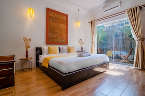 In-room safe, individually decorated, individually furnished, desk - Angkor Rithy Residence (Siem Reap)