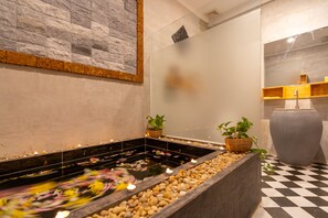 Deep soaking bathtub - Angkor Rithy Residence (Siem Reap)