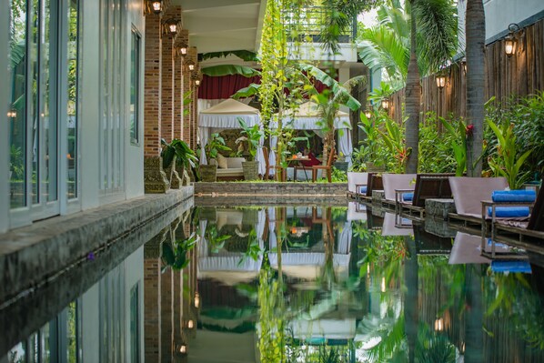 Outdoor pool, pool loungers