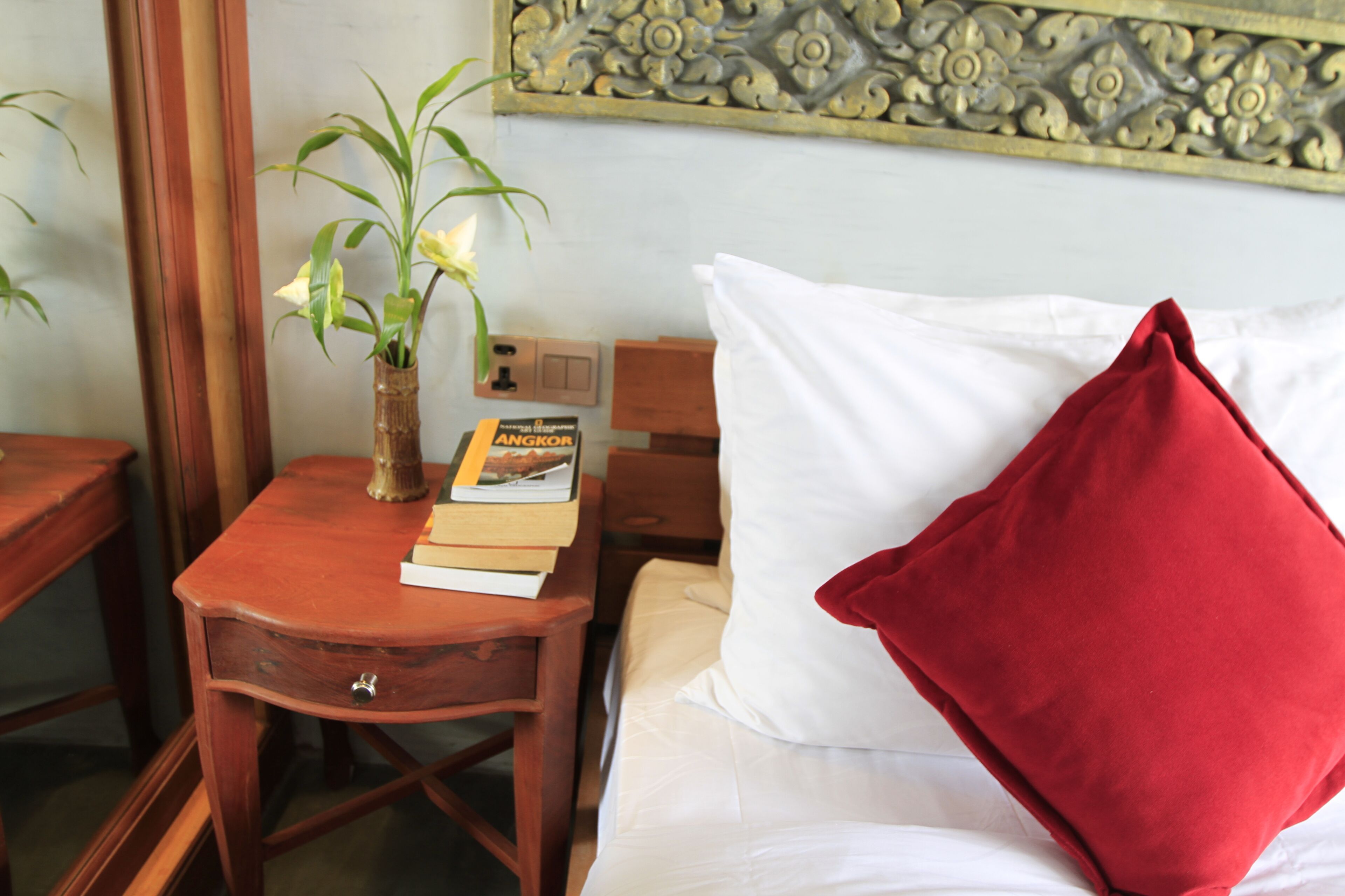 Minibar, Zimmersafe, Schreibtisch, Verdunkelungsvorhänge