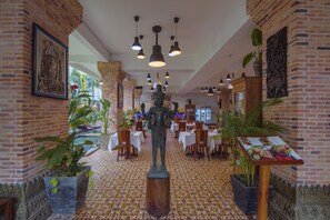 Se sirven desayunos, almuerzos y cenas