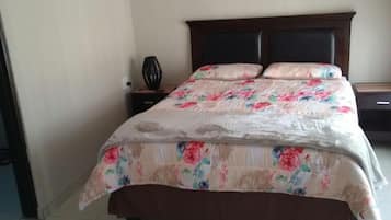 Doppelzimmer, 1 Queen-Bett | Schreibtisch
