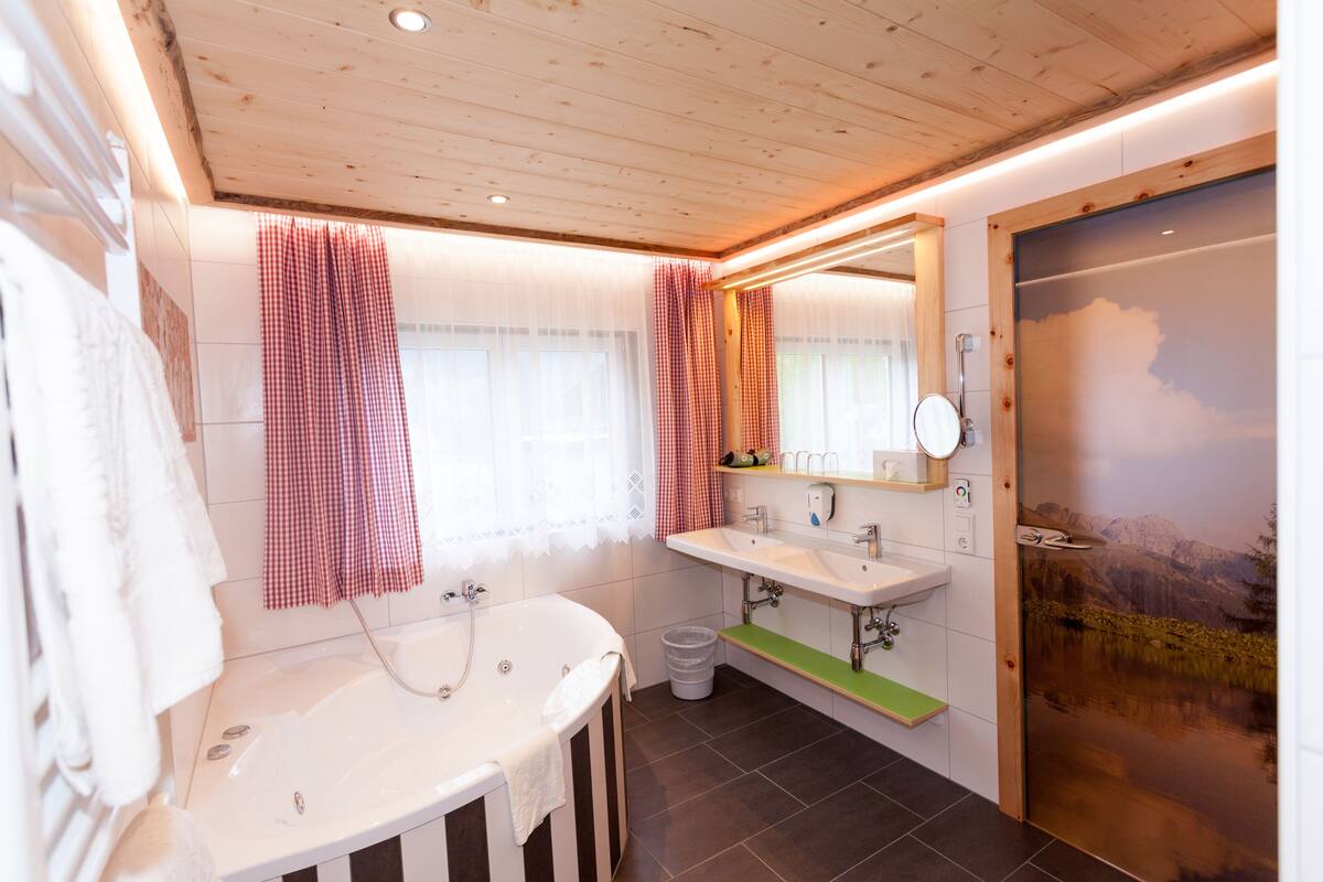 Suite, Balcony (Zirbe) | In-room dining