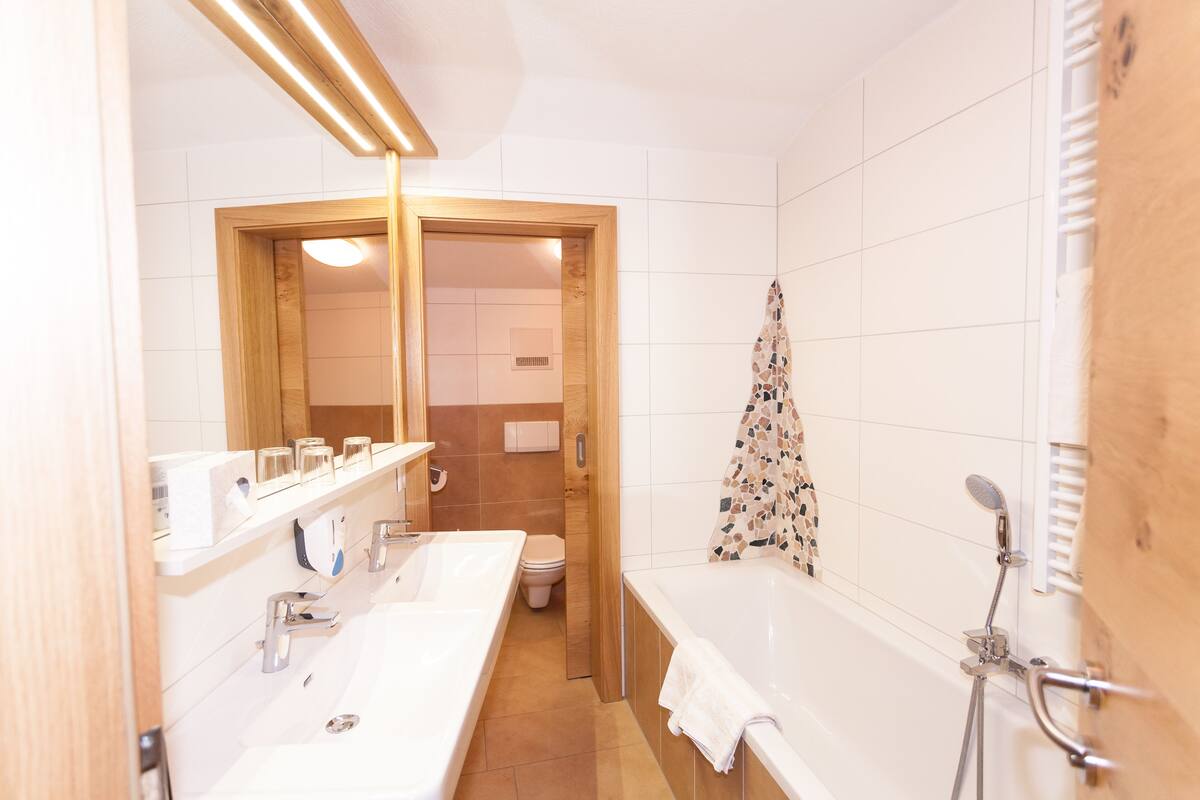 Junior Suite, Balcony (Mittagskofel) | Premium bedding, in-room safe, desk, soundproofing