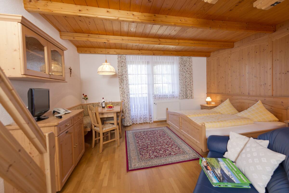 Family Room, Balcony | Premium bedding, in-room safe, desk, soundproofing