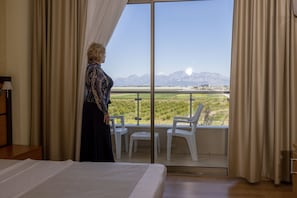 Standard tvÄbÀddsrum | SÀngtillbehör av högsta kvalitet och minibar med vissa gratis produkter