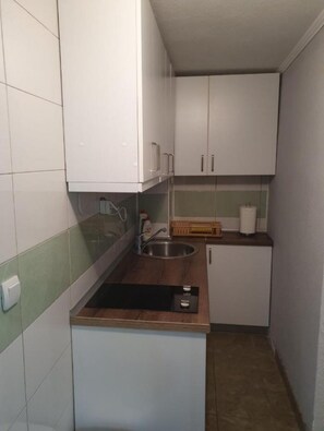 Apartment, 2 Bedrooms, Mountain View, Garden Area (Tamara) | Private kitchen | Fridge, microwave, oven, stovetop