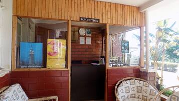 Breakfast, lunch and dinner served