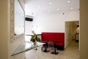 Interior - Roman Holidays Boutique Hotel (Rome)