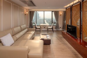 Alexander Suite | In-room safe, blackout drapes, WiFi, bed sheets - Alexander Hotel (Bangkok)