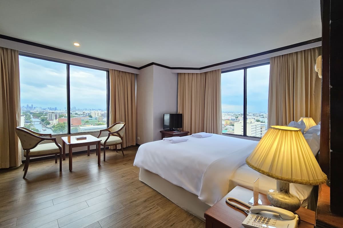 Executive Deluxe Room | Peti besi dalam bilik, langsir/tirai gelap terus, Wi-fi, cadar katil