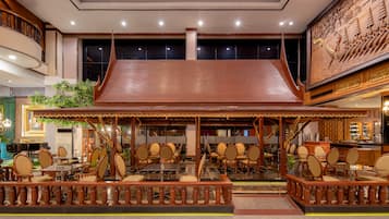 Breakfast, lunch, dinner served; Thai cuisine
