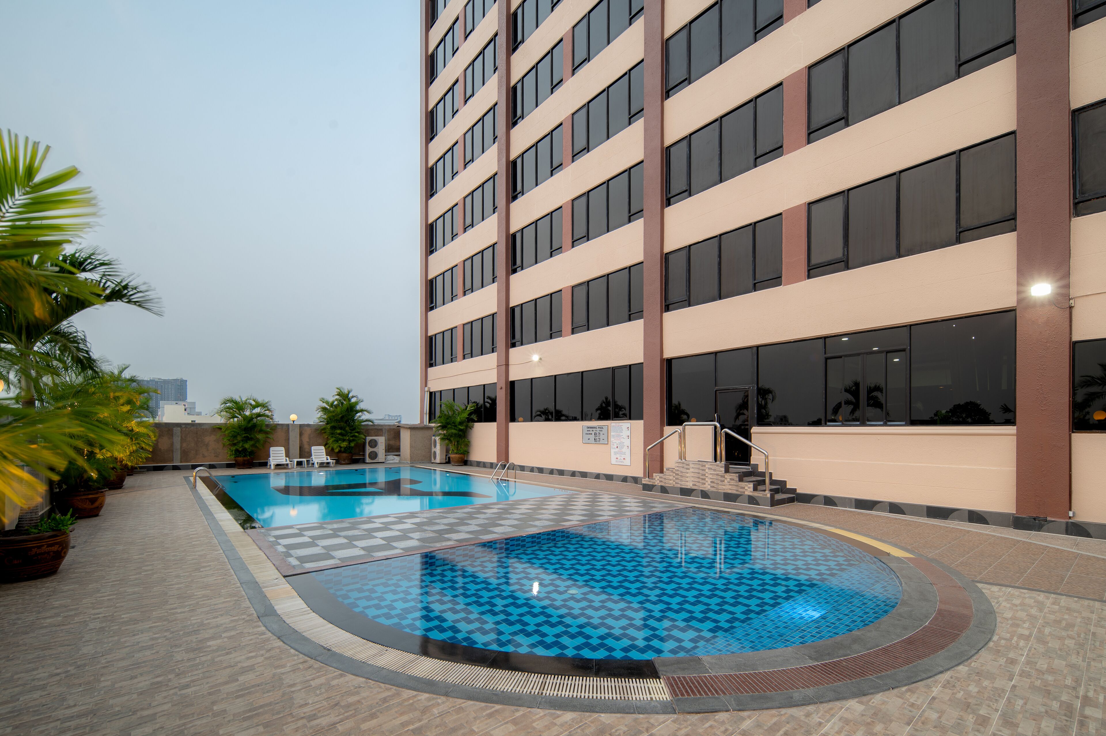 حمّام سباحة خارجي