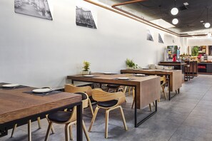 Coffee shop - One Shot Tabakalera House (San Sebastián)