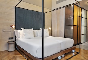 Executive Double or Twin Room | Minibar, in-room safe, desk, blackout drapes - One Shot Tabakalera House (San Sebastián)