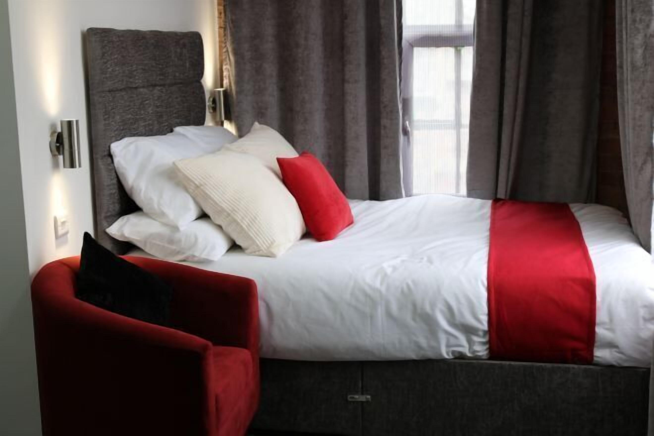 Bureau, espace de travail pour ordinateur portable, Wi-Fi gratuit