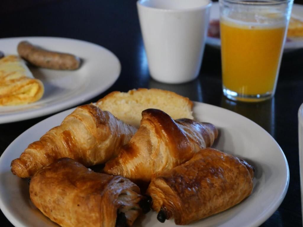 daily buffet breakfast (eur 15 per person)