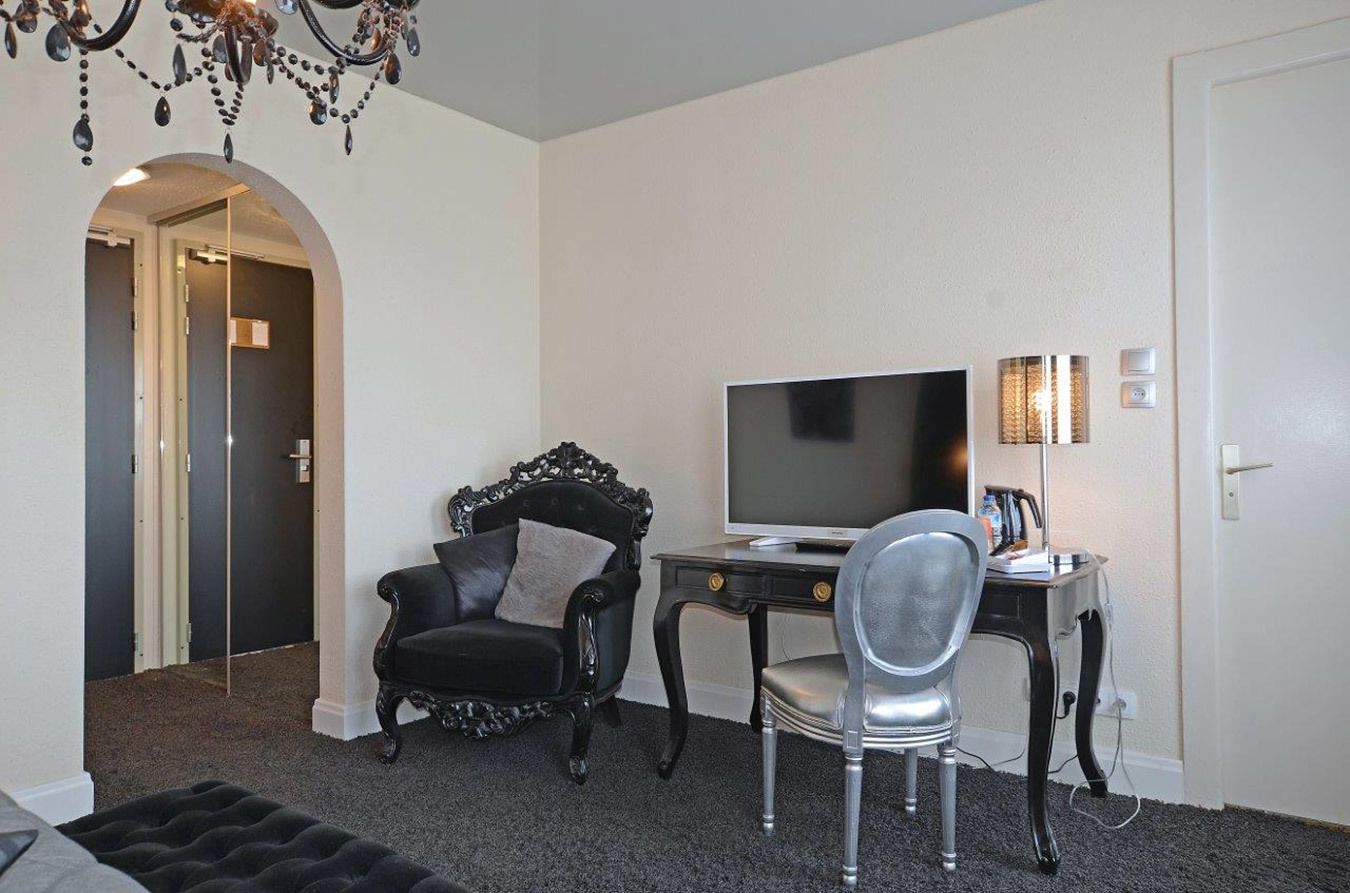 double room, lake view | room amenity