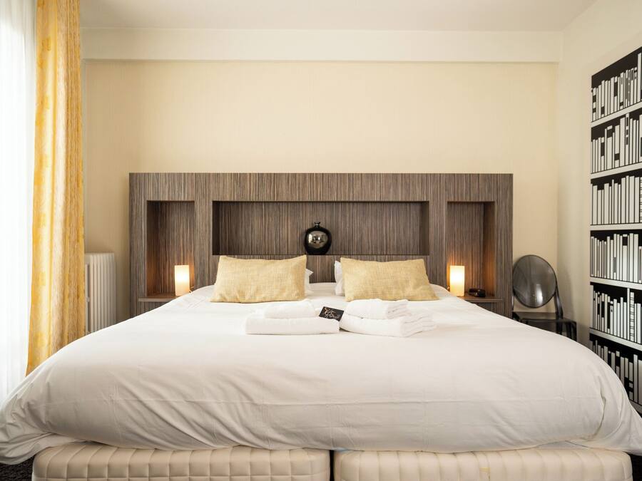 Double Room | Desk, blackout drapes, soundproofing, iron/ironing board