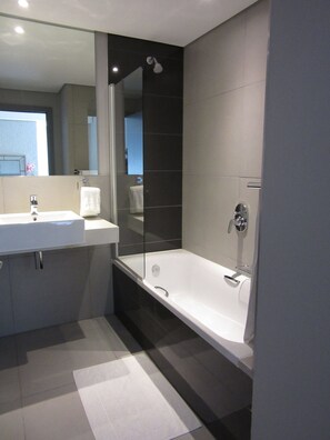 Apartment, 2 Bedrooms, Sea View | Bathroom | Separate bathtub and shower, deep-soaking bathtub, free toiletries - RoomQuay Granger Bay (Cape Town)