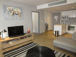 Apartment | Wohnbereich | Plasmafernseher