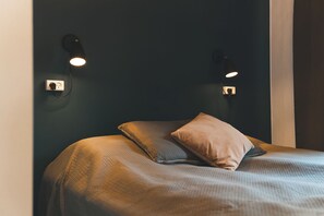 Private double room with private bathroom | 免費無線上網、床單