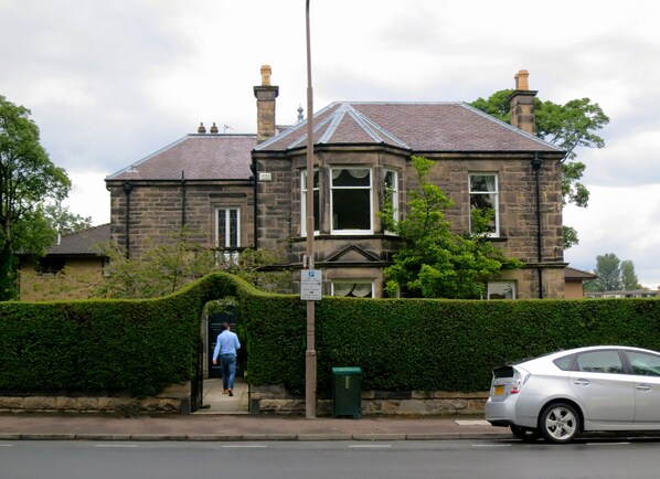 Mặt tiền nơi lưu trú