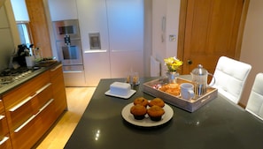 Room service - dining - Inverleith Estate (Edinburgh)
