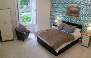 Casa | 1 habitación, ropa de cama de alta calidad y escritorio