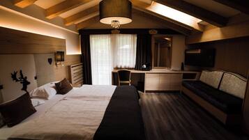 Standard dubbelrum - balkong | SÀngtillbehör av högsta kvalitet och vÀrdeförvaringsskÄp pÄ rummet