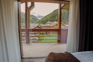 Rom – panorama, fjellutsikt | Sengetøy av topp kvalitet, safe på rommet og individuelt dekorert