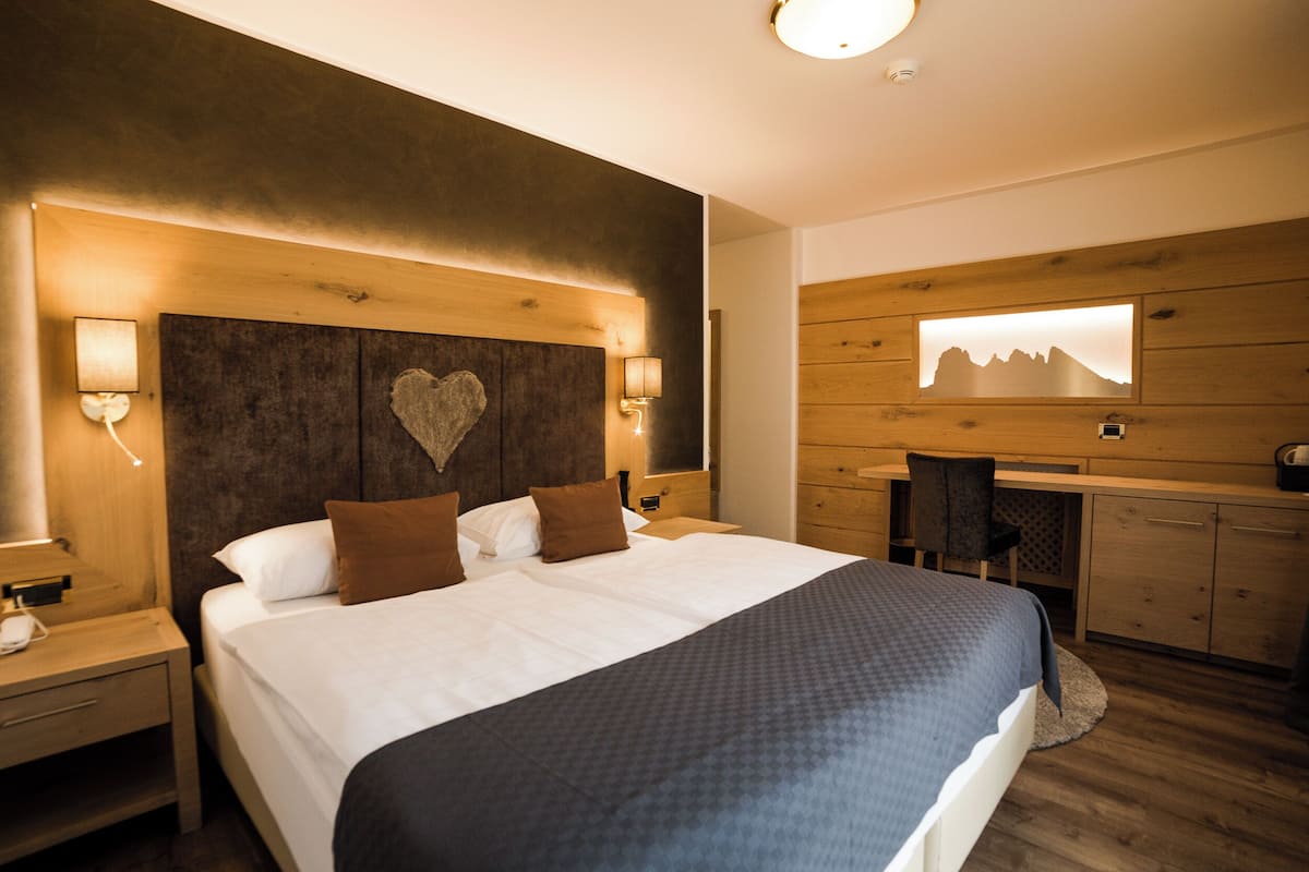 Classic Double Room, Balcony | Premium bedding, in-room safe, individually decorated, desk
