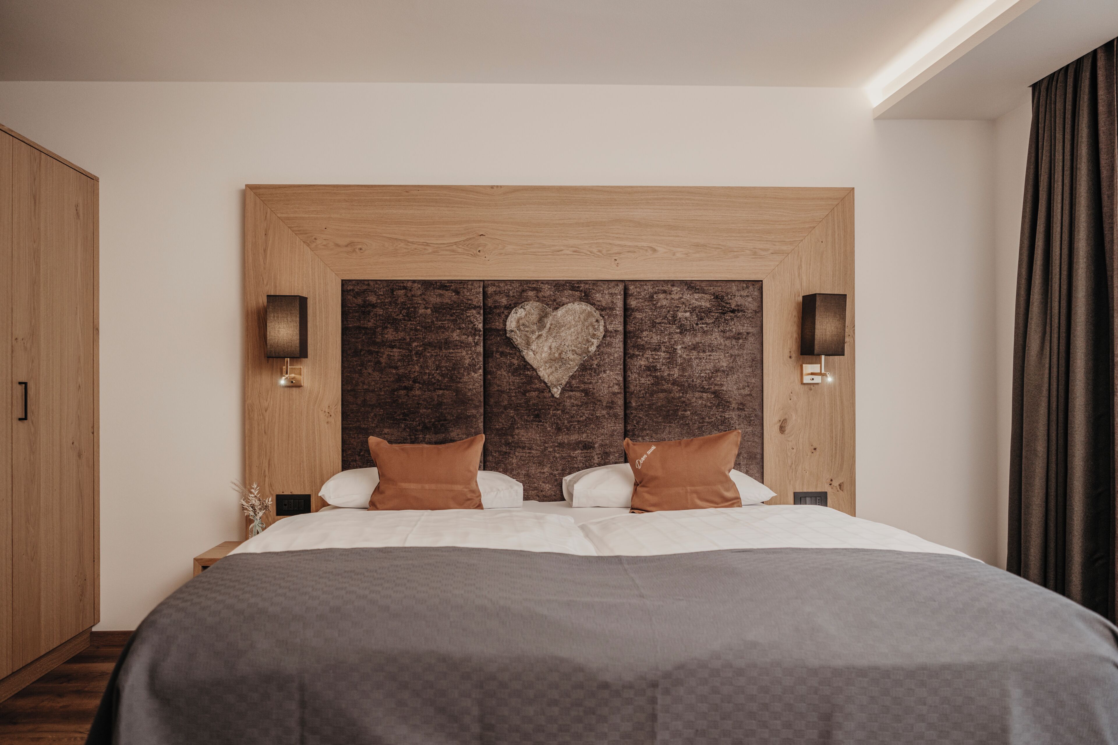 Classic Double Room, Balcony | Premium bedding, in-room safe, desk, laptop workspace
