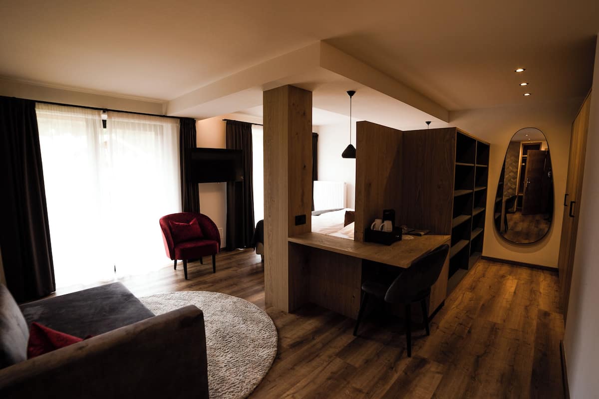 Panoramic Room, Mountain View | Premium bedding, in-room safe, individually decorated, desk
