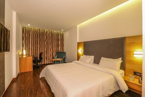 Superior Double Room, 1 Queen Bed, Smoking | Desk, free WiFi, bed sheets - Hotel Hemala (Karur)