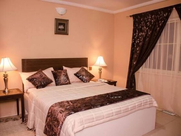 In-room safe, iron/ironing board, free WiFi