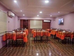 Daily continental breakfast (USD 20.00 per person)
