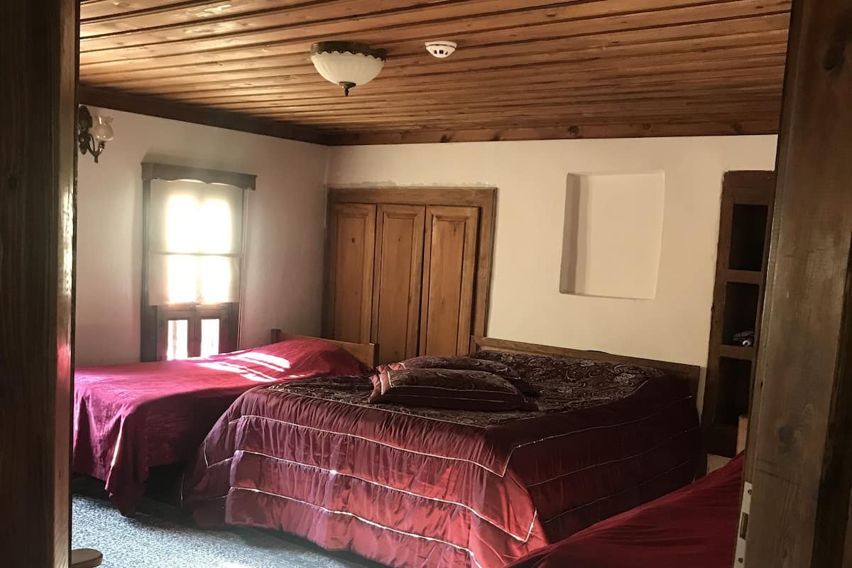 Family Quadruple Room | Iron/ironing board, free WiFi, bed sheets