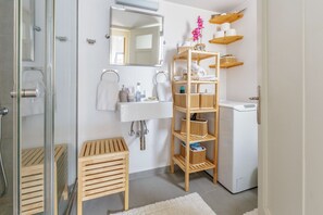 Deluxe Apartment | Bathroom - Stunning Residence with Acropolis View (Athens)