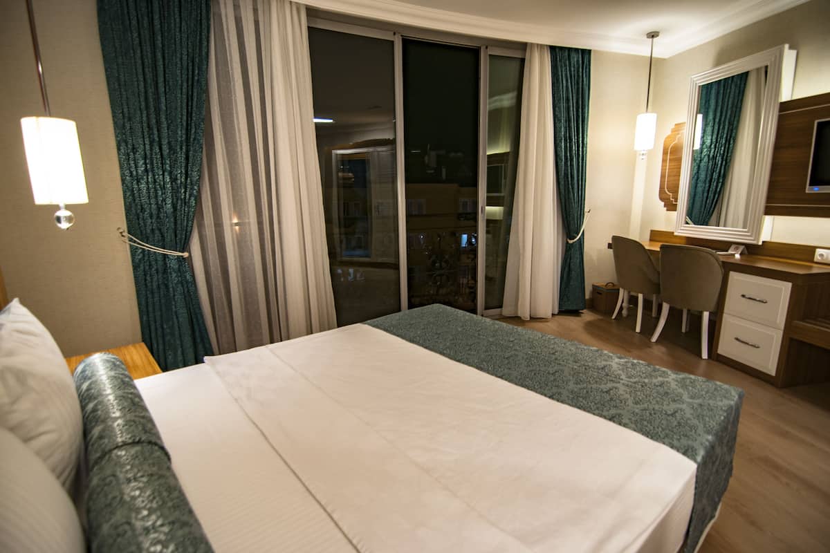 Standard Double or Twin Room, City View | Premium bedding, minibar, in-room safe, desk