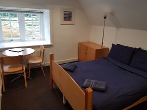 Double Room, Ensuite | Bed sheets - Lochranza Youth Hostel (Isle of Arran)
