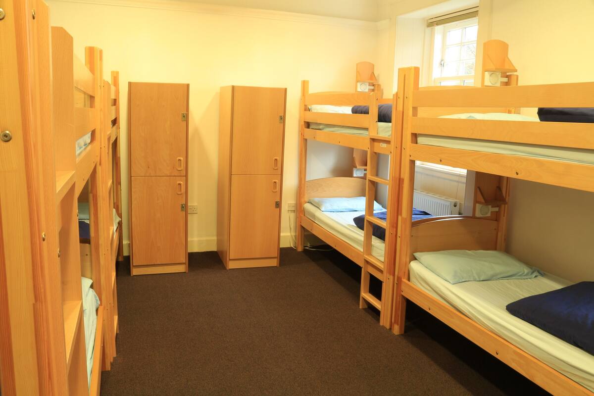 Vierbettzimmer, mit Bad | Bettwäsche