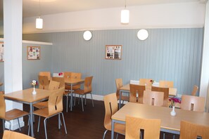 Daily self-serve breakfast (GBP 6.50 per person) - Lochranza Youth Hostel (Isle of Arran)