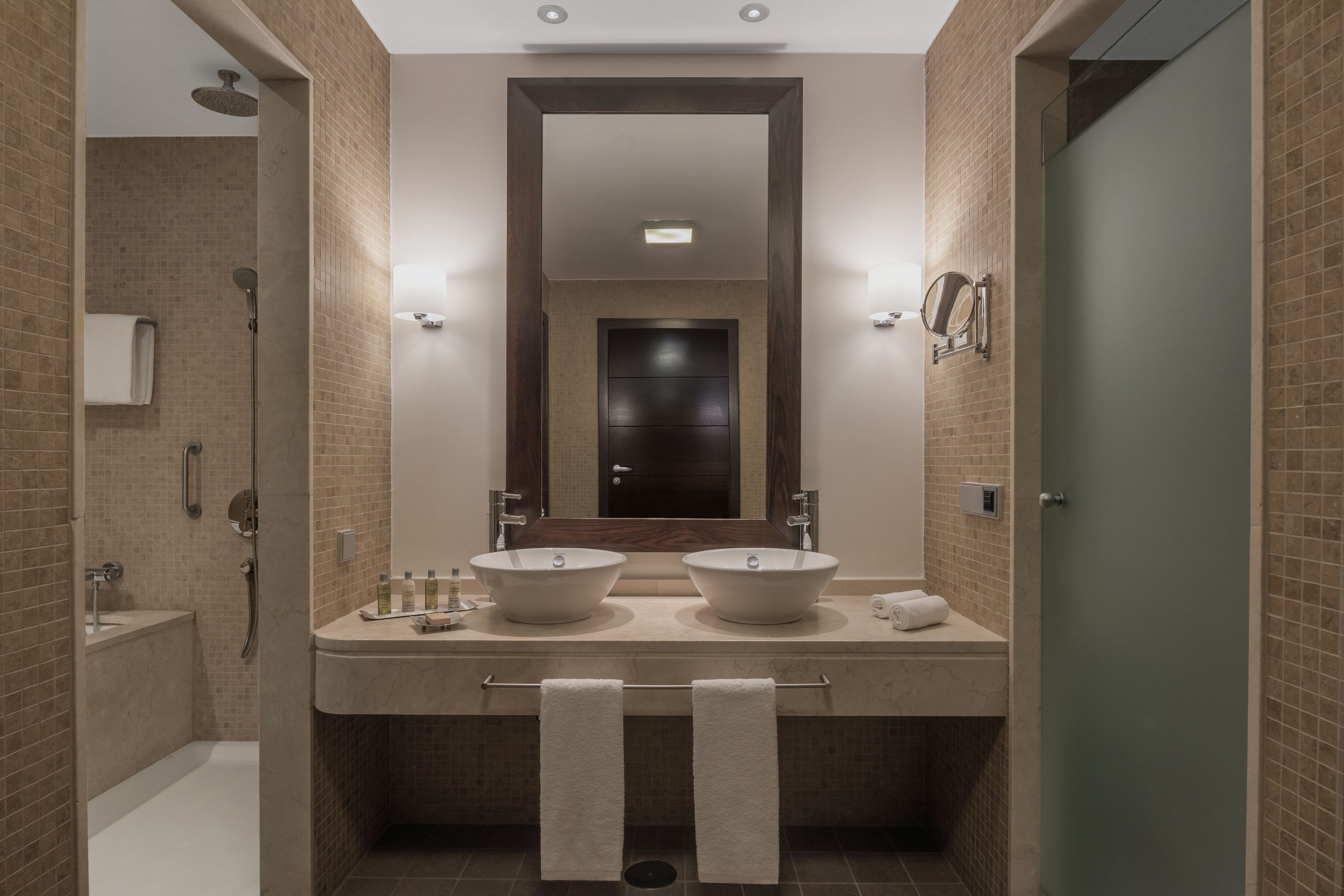 suite, 1 bedroom | bathroom | separate bathtub and shower, free toiletries, hair dryer, bidet